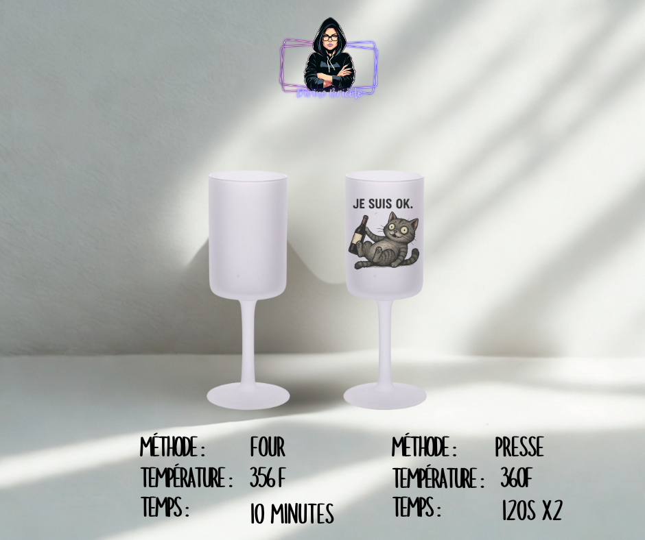 Coupe  en verre givré avec pied